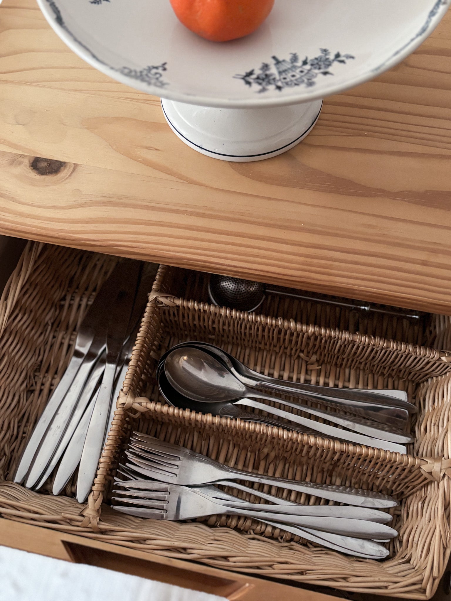 Vintage Handwoven Wicker Cutlery Organizer 2