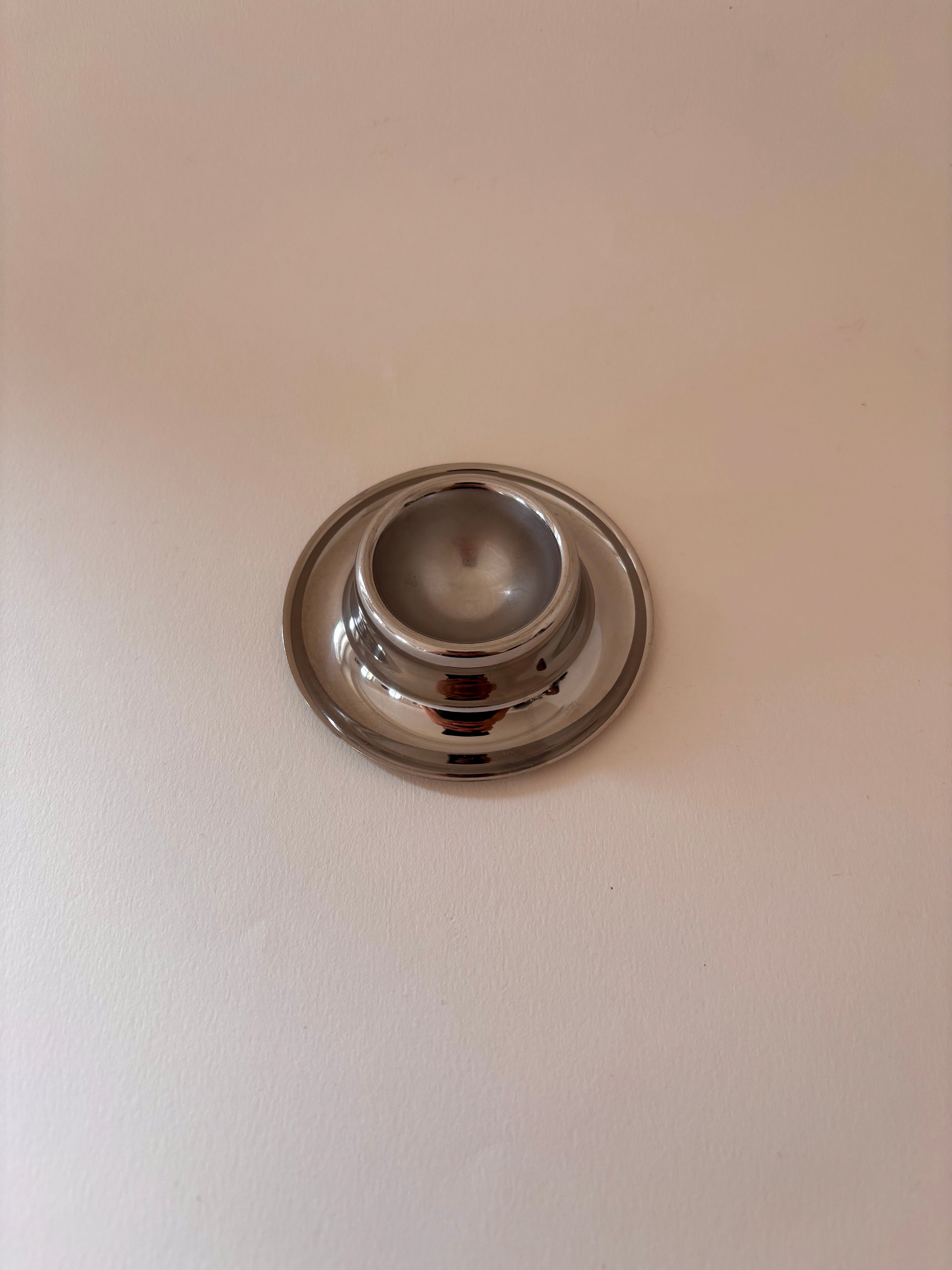 Set of 5 Vintage Stainless Steel Egg Cups Top / face